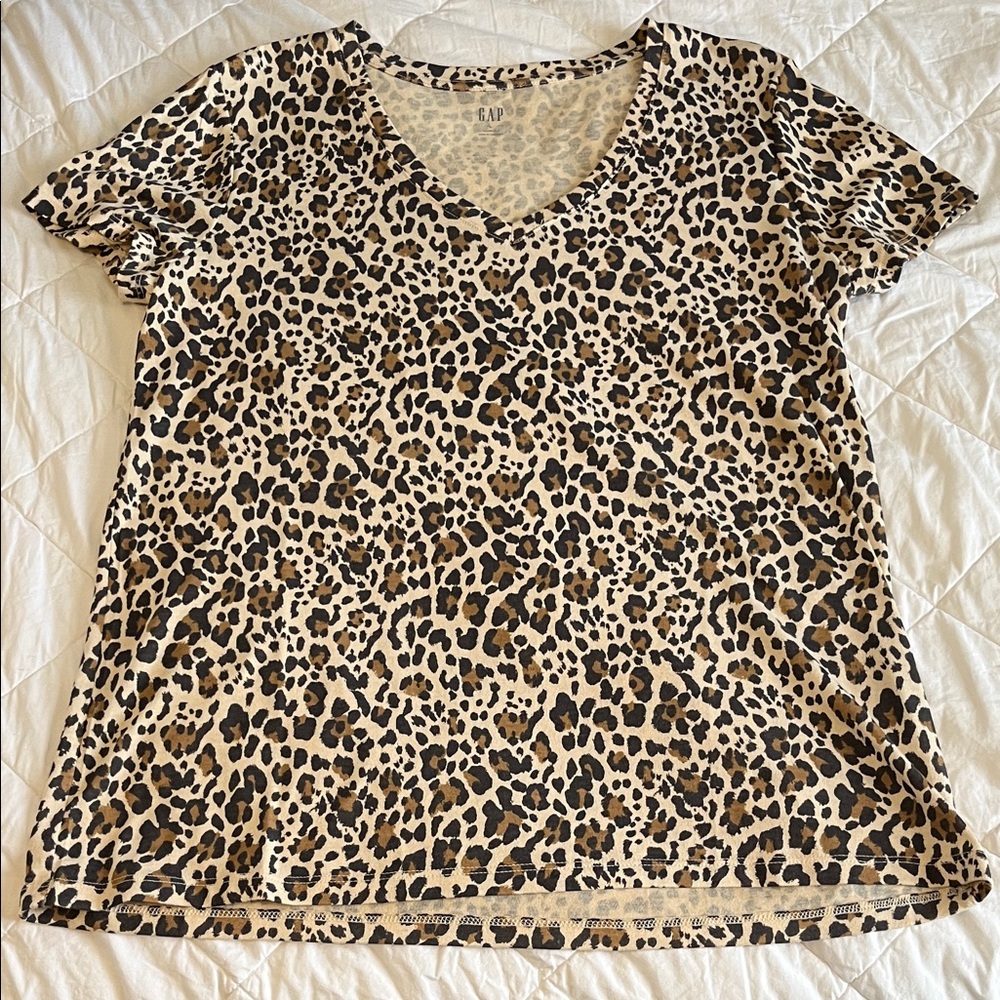 GAP Leopard Print V-Neck Favorite Tee